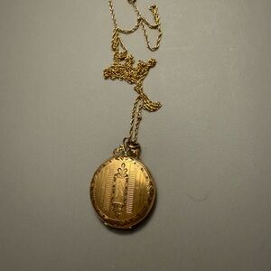 Gorgeous antique gold filled locket with engraving on front